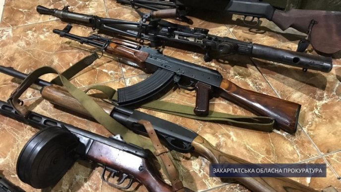 Дівчину незаконно утримували в помешканні: знаний ужгородець потрапив у скандал – 03