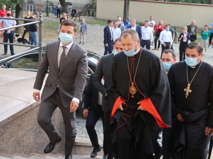 Володимир Зеленський відвідав один із відомих храмів Закарпаття – 03