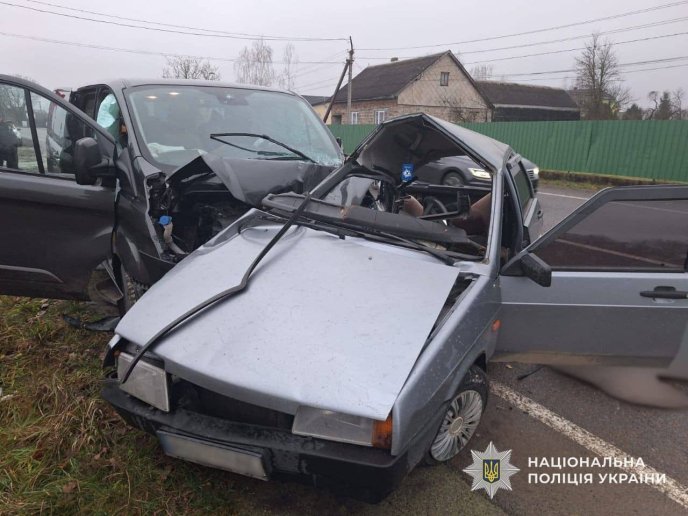 Смертельна ДТП на Закарпатті: водійка загинула, а пасажир автівки – у реанімації – 01