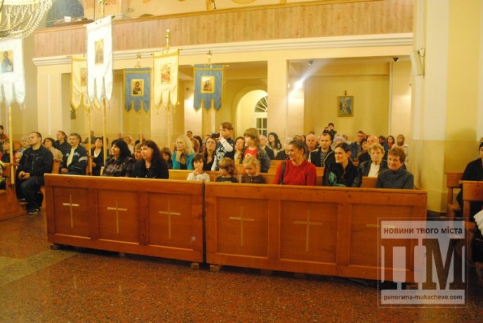 Мукачівський хор хлопчиків присвятив свій виступ загиблому у зоні АТО Роберту Кісу (ФОТО) – 10