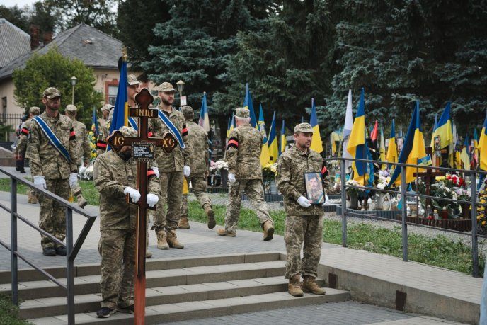 На Закарпатті сьогодні поховали полеглого Героя – 08