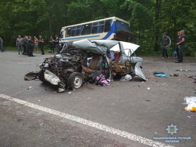 "Виїхав на зустрічну смугу", – у поліції розповіли подробиці смертельної аварії на трасі "Київ-Чоп" – 01