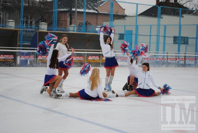 У Мукачеві урочисто відкрили льодову ковзанку (ФОТОРЕПОРТАЖ) – 17