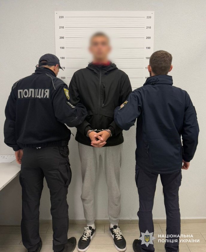 В Ужгороді вночі підпалили автомобіль Tesla. Опубліковано відео – 02 18-річний студент підпалив авто