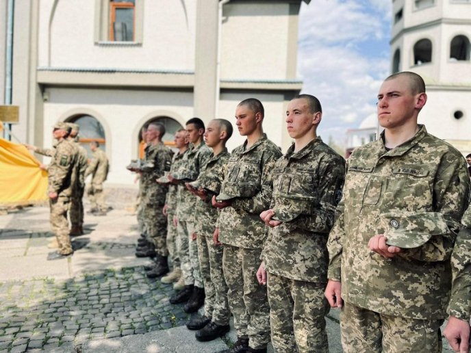 У Мукачеві поховали 32-річного військового – 05