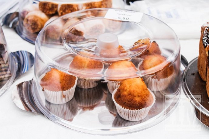 На ярмарку до Дня святого Мартина мукачівці куштують справжні ласощі (ФОТОРЕПОРТАЖ) – 01