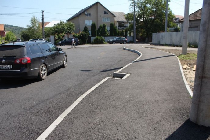 У Мукачеві облаштовують нове перехрестя – 03