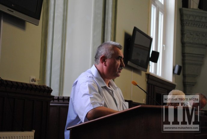 Громадська рада під викрики мукачівців та обурення чиновників обговорила стан дахів багатоквартирних будинків (ФОТО) – 05