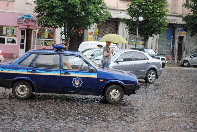 Заради головнокомандувача Збройних Сил України ДАІ перекрило пару вулиць в центрі Мукачева (ФОТО) – 06 Заради головнокомандувача Збройних Сил України ДАІ перекрило пару вулиць в центрі Мукачева (ФОТО) – 06
