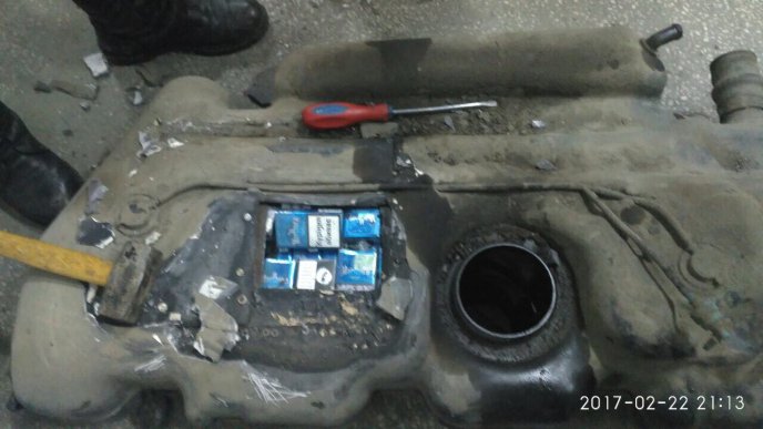 Через цигарки українець втратив на кордоні мікроавтобус – 03