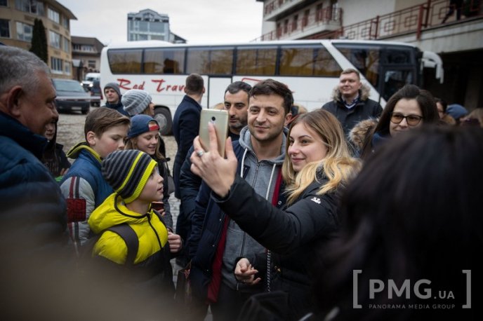 Зеленський з «Кварталом 95» в Ужгороді: Агітувати не збираємось, однак закликаємо всіх прийти на вибори – 09