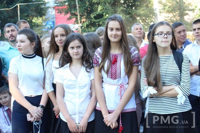 Свято Першого дзвоника відзначили у Мукачівській ЗОШ №1 ім. Пушкіна – 18