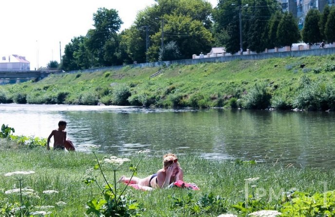 Рятуючись від спеки, мукачівці окупували Латорицю – 03