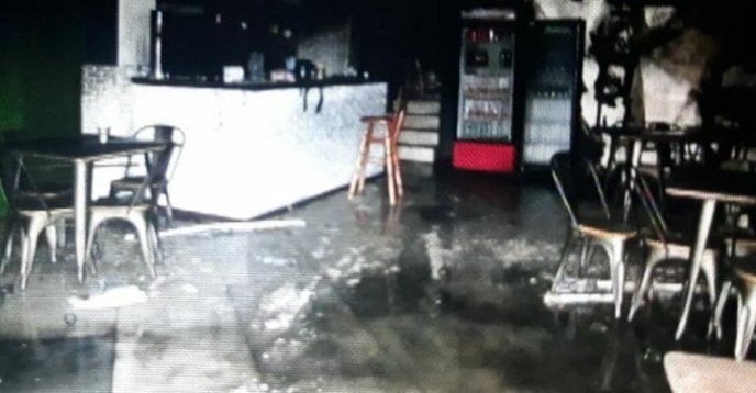 Пожежа у кав’ярні Мукачева: оприлюднено фотографії з місця підпалу – 01