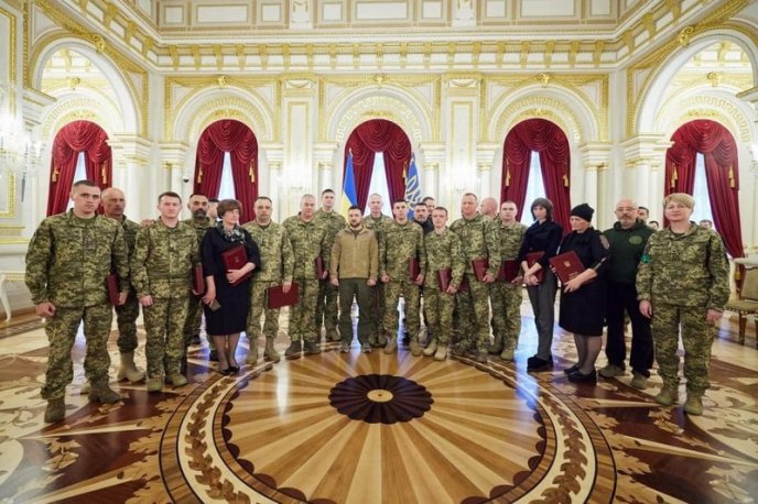 Зеленський вручив Золоту Зірку Героя України заступнику командира 128 бригади – 04