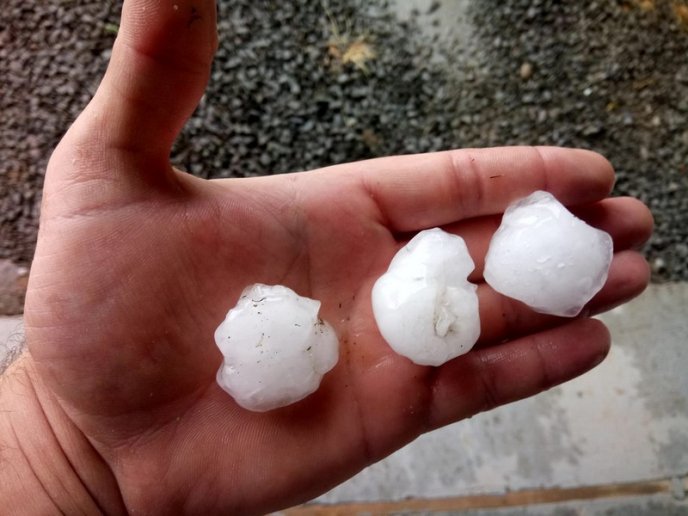 В Ужгороді випав град розміром з горіх – 06