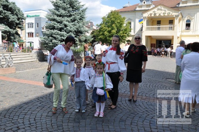День Незалежності України у Мукачеві відзначили масштабним парадом вишиванок (ФОТОРЕПОРТАЖ) – 37