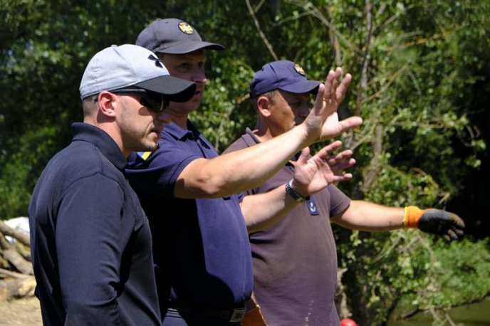 На Закарпатті русла річок очищають від сміттєвих заторів – 09