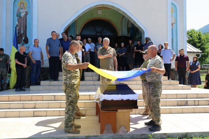 В області попрощались із Героєм, якого кілька місяців вважали зниклим безвісти – 02 Прощання з Героєм