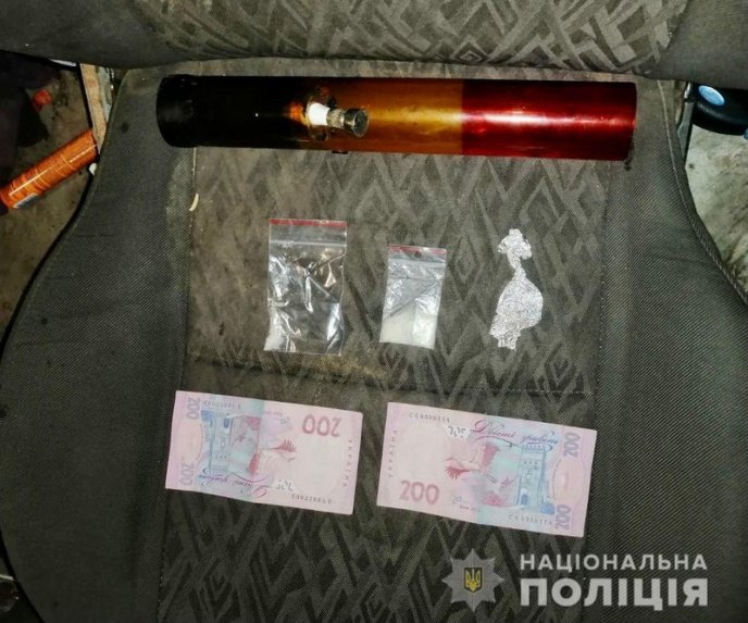 Поліцейські зі спецпризначенцями затримали двох наркоторговців – 05