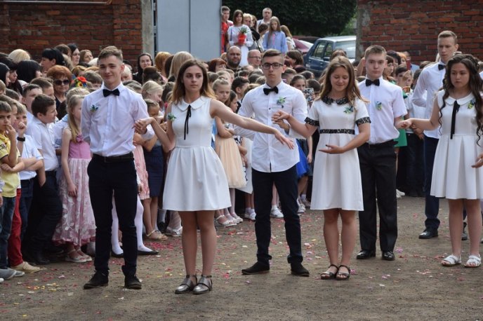 У школах Мукачева пролунав останній дзвінок – 54