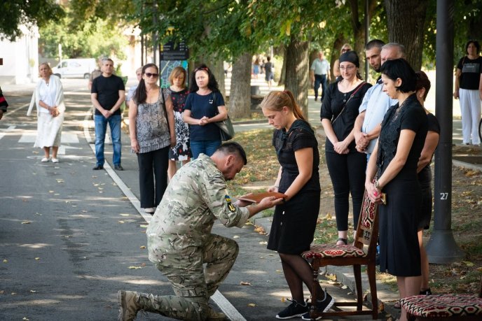 Ужгород попрощався з Героєм, який загинув, захищаючи рідну країну – 03