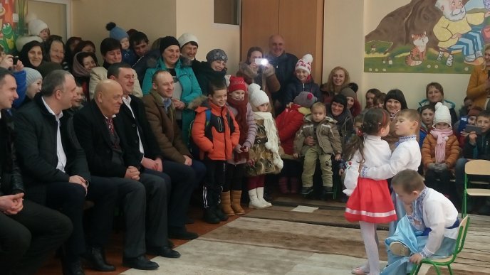 Закарпатське гірське село Запереділля отримало новий дитсадок у комплексі з ФАПом, поштовим відділенням та бібліотекою – 04 Закарпатське гірське село Запереділля отримало новий дитсадок у комплексі з ФАПом, поштовим відділенням та бібліотекою – 04