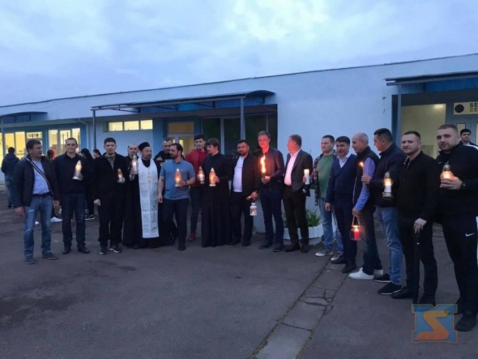 В Ужгород привезли Благодатний вогонь – 01