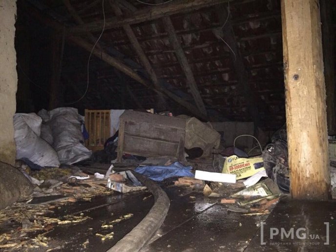 Мукачівські рятувальники врятували житловий будинок від повного знищення – 01