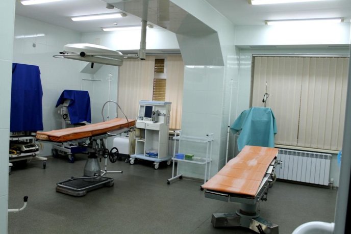 Жахи Хустської райлікарні: дах в аварійному стані й у дощ протікає, по стінах стікає вода, у палатах – грибок та плісень – 12