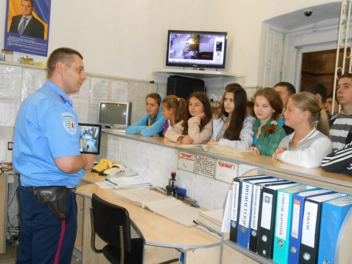 Мукачівські школярі відвідали міськвідділ міліції (ФОТО) – 08