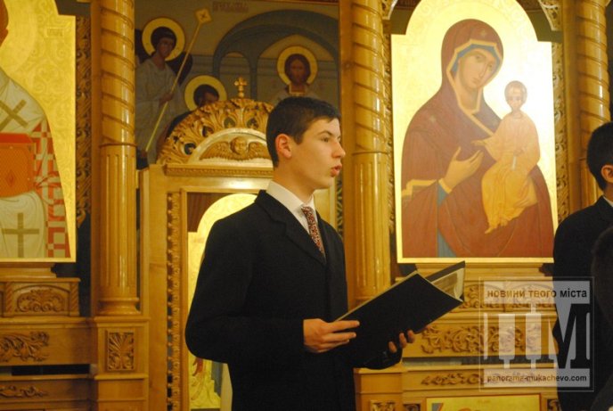 Мукачівський хор хлопчиків присвятив свій виступ загиблому у зоні АТО Роберту Кісу (ФОТО) – 04