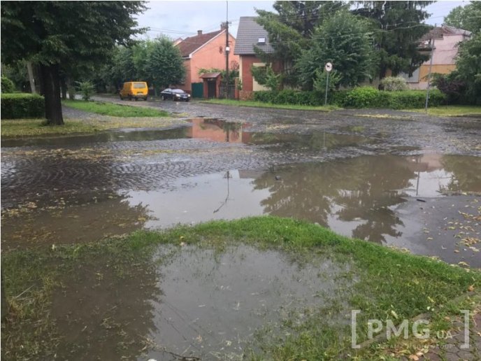 Страшенна злива у Мукачеві: до чого вона призвела – 08