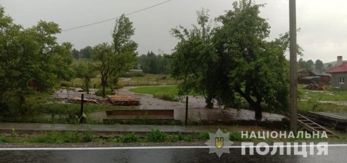 Затоплені вулиці та перекрита траса: Рахівський район накрила страшна негода – 03