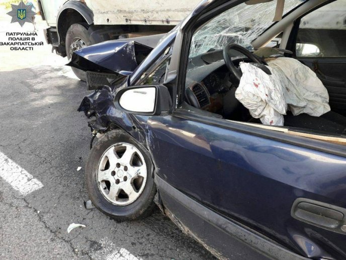 Потрійна ДТП на Ужгородщині: поліцейські розповіли подробиці – 01