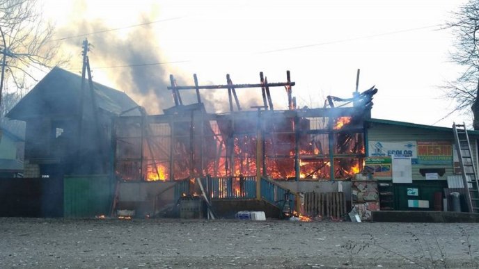 На Рахівщині горить магазин будівельних матеріалів – 02