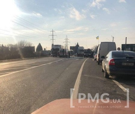 Уламки машин розкидані по дорозі: на виїзді з Мукачева сталась ДТП – 01