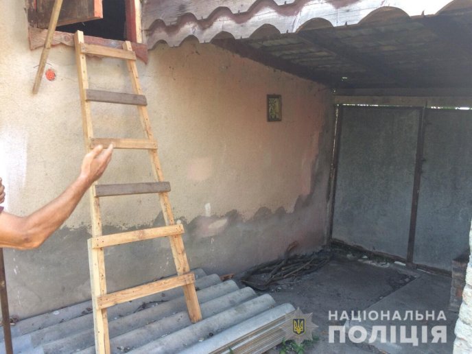 Грабіж на Мукачівщині: 4 чоловіків увірвалися у чужий будинок – 02