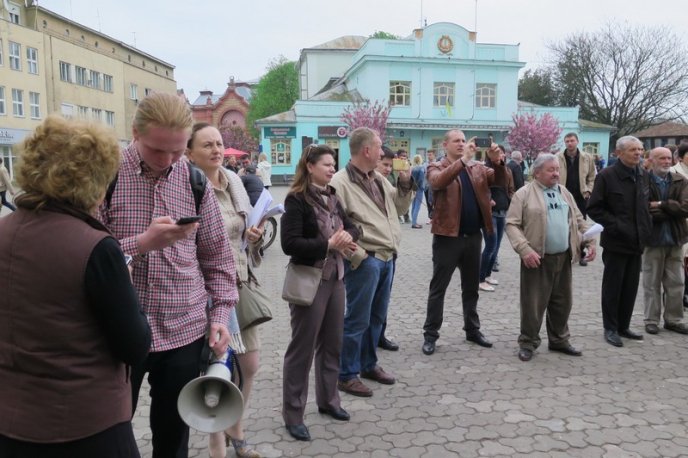 В Ужгороді відбулось віче проти сепаратизму, на якому висловили недовіру СБУ, прокуратурі та Москалю – 12