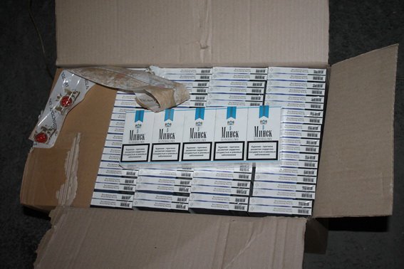 На Мукачівщині правоохоронці виявили контрабандні цигарки на мільйон доларів – 03