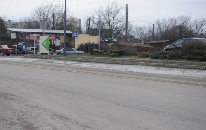 В Ужгороді забудовника оштрафують за те, що вантажівки виїжджали з будівництва із брудними колесами – 13