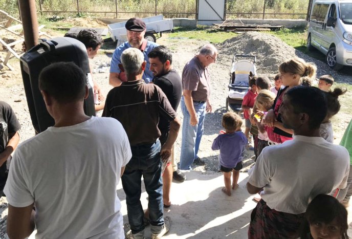 На Закарпаття приїхали лікарі зі США: люди масово записуються до них на огляд – 05