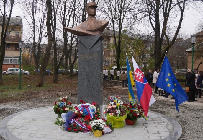 В Ужгороді відкрили пам’ятник видатному словаку Мілану Штефаніку – 20
