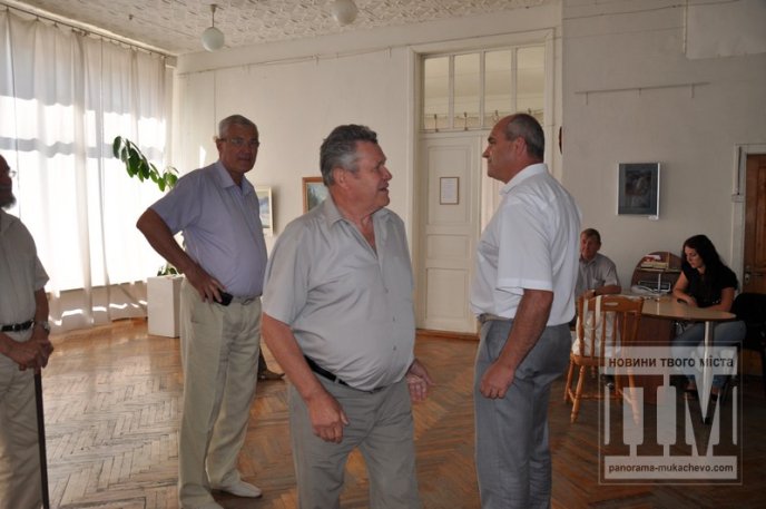 У Мукачеві відкрилась виставка картин до Дня Незалежності України (ФОТОРЕПОРТАЖ) – 15