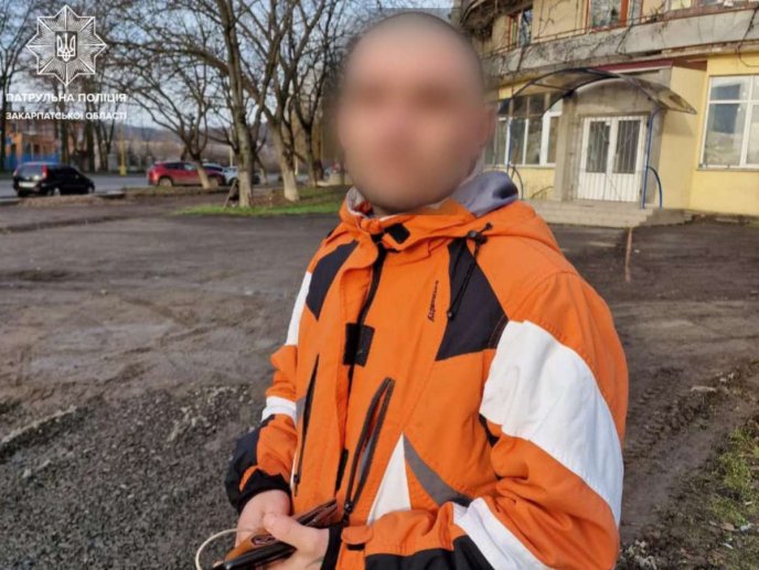 В обох випадках чоловіки намагалися щось сховати: що виявили в них патрульні ТОР – 04 В обох випадках чоловіки намагалися щось сховати: що виявили в них патрульні ТОР – 04