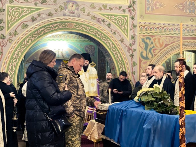 Мукачівська громада провела в останню путь полеглого військового – 04