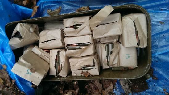 Біля Ужгорода працівники СБУ виявили схованки з боєприпасами – 03