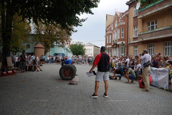 В Ужгороді під дощем змагались силачі – 08 В Ужгороді під дощем змагались силачі – 08