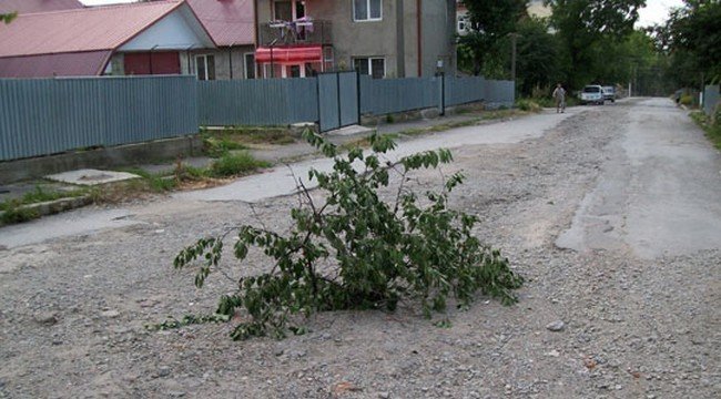 Мукачівські правоохоронці затримали заядлих крадіїв люків та металевих решіток – 01 Мукачівські правоохоронці затримали заядлих крадіїв люків та металевих решіток – 01