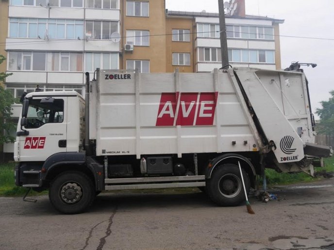 В Ужгороді на одній із вулиць лунали вибухи – 02